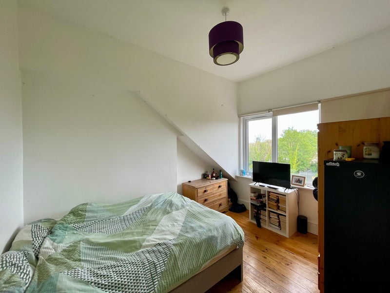 Room Fairbridge Road in Greater London