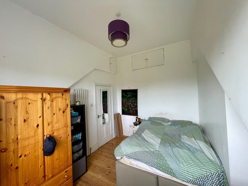 Room Fairbridge Road in Greater London