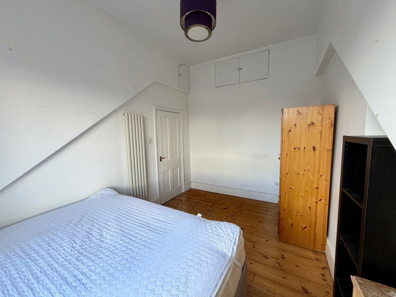 Room Fairbridge Road in Greater London