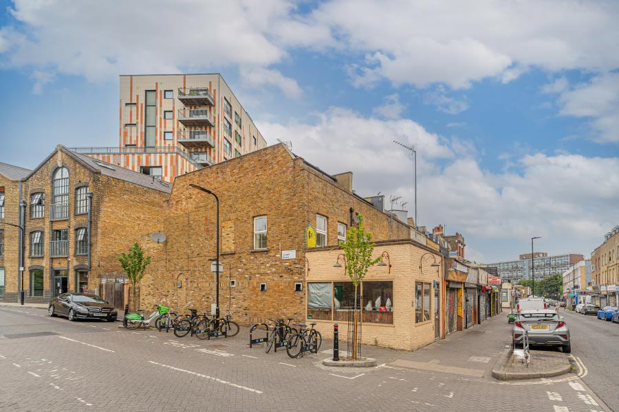 Flat Well Street in Greater London