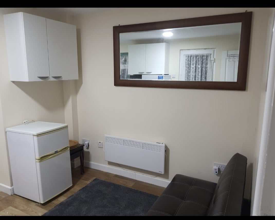Flat Ashcroft Road in Luton