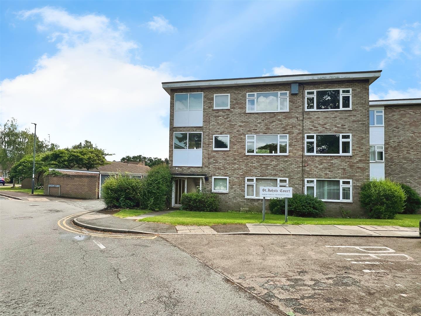 Flat Weston Close in Warwick