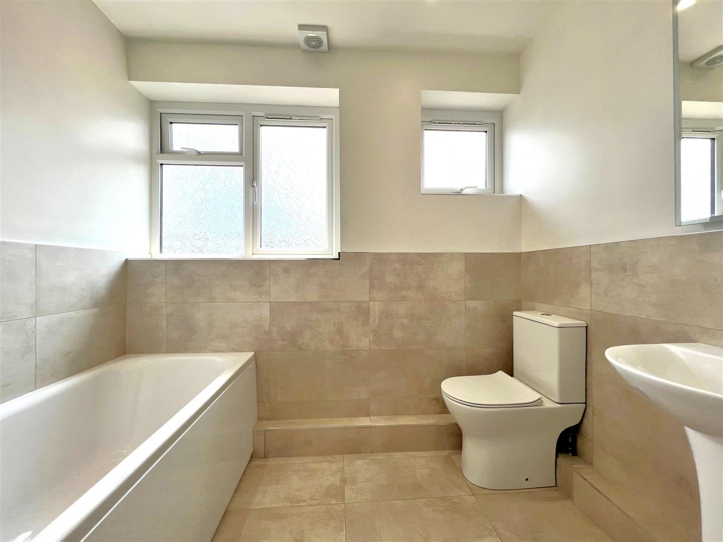 Flat Weston Close in Warwick