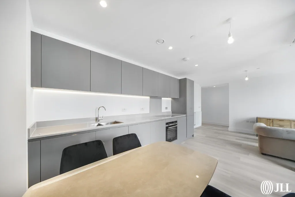 Flat Marshgate Lane in Greater London