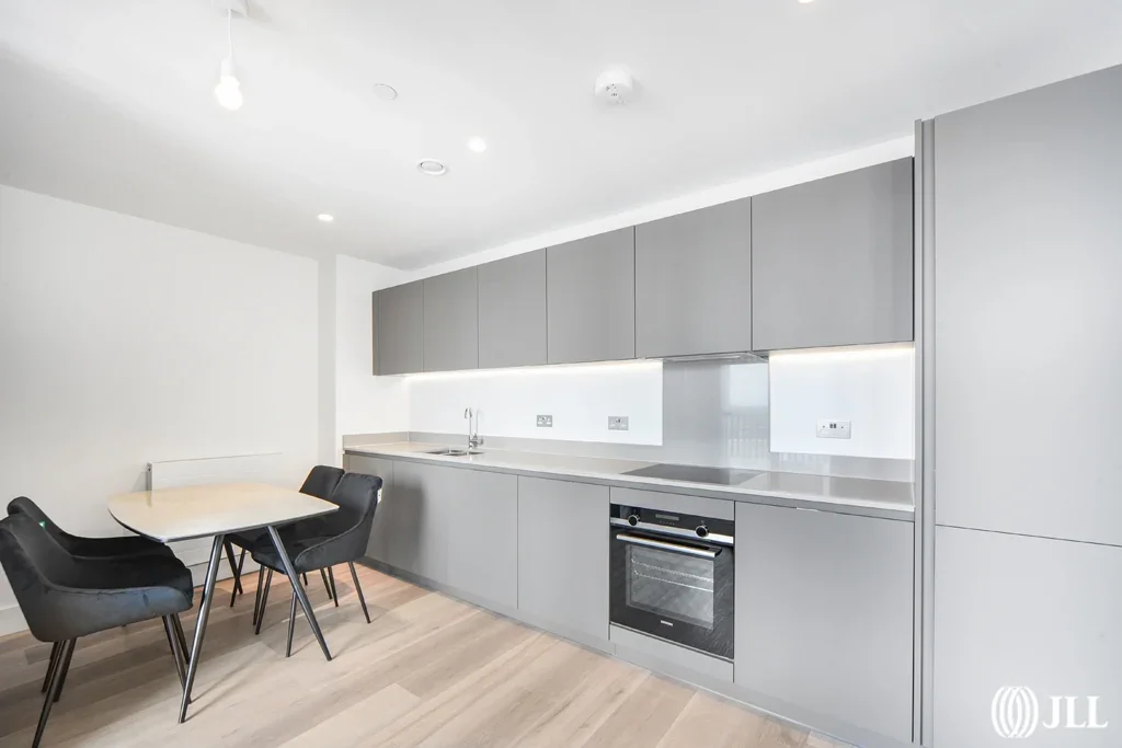 Flat Marshgate Lane in Greater London