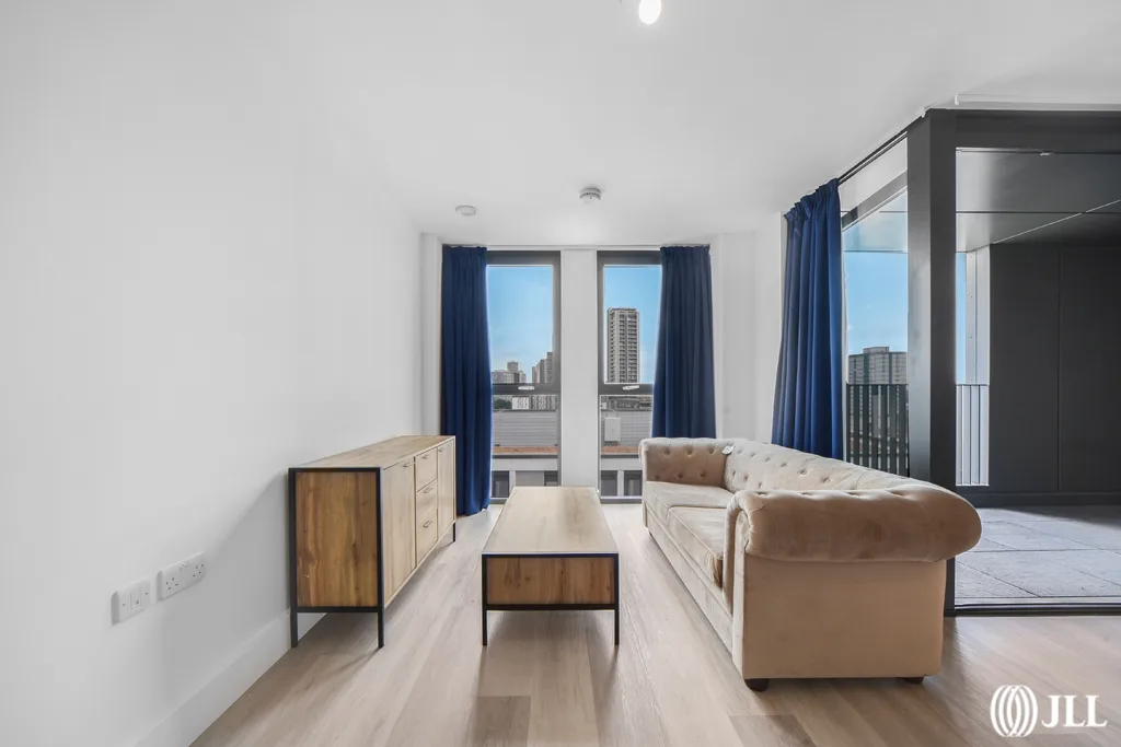Flat Marshgate Lane in Greater London
