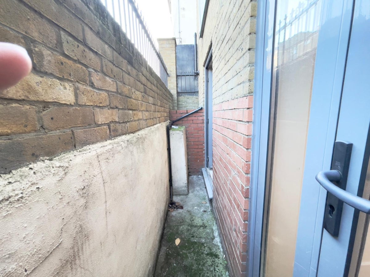 Flat Cephas Avenue in Greater London