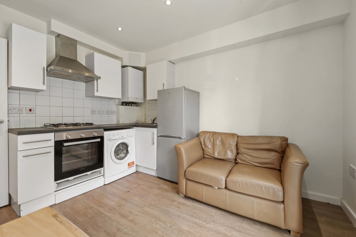 Flat Cephas Avenue in Greater London