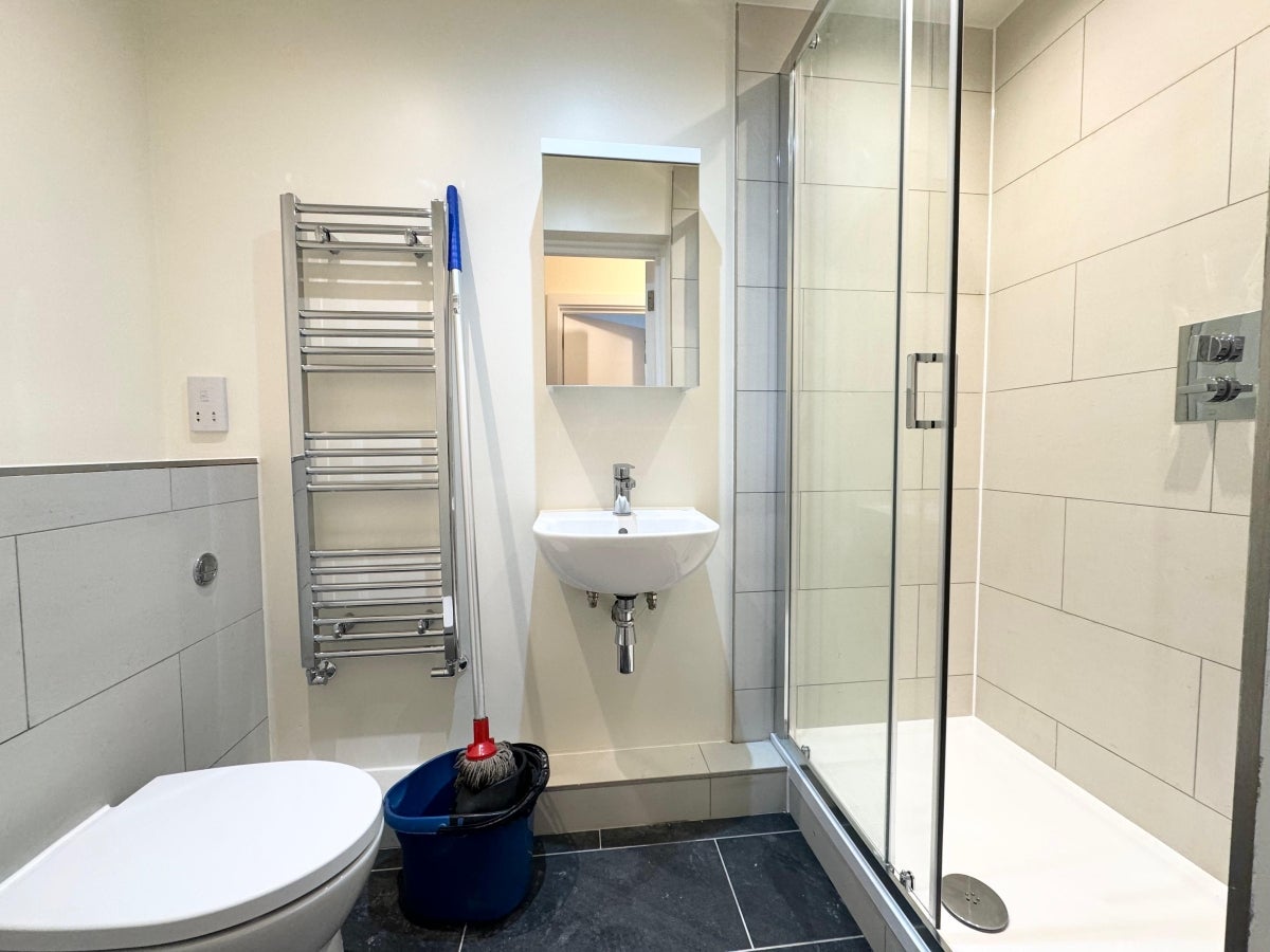 Flat Cephas Avenue in Greater London