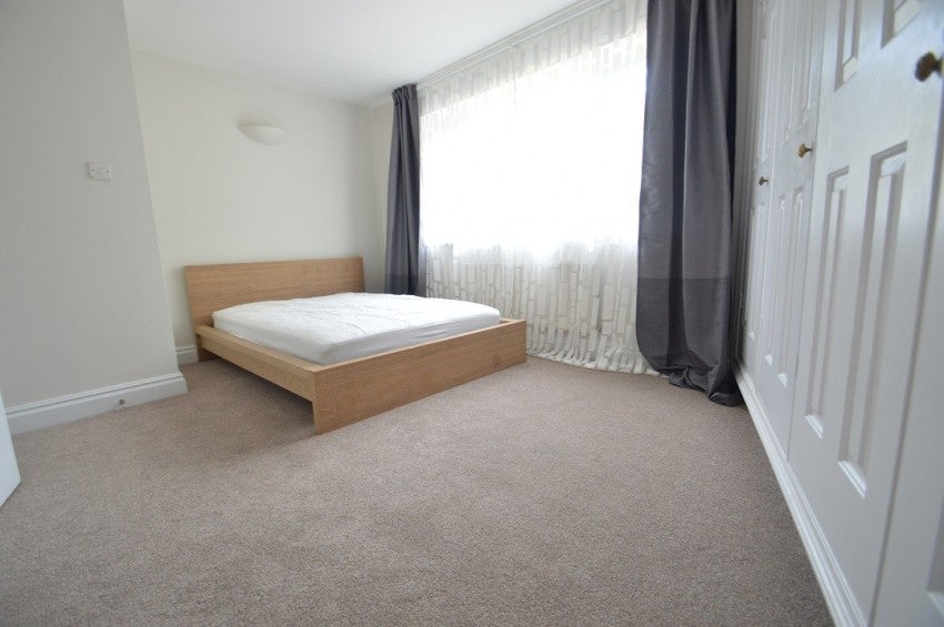 Flat Upton Park in Slough