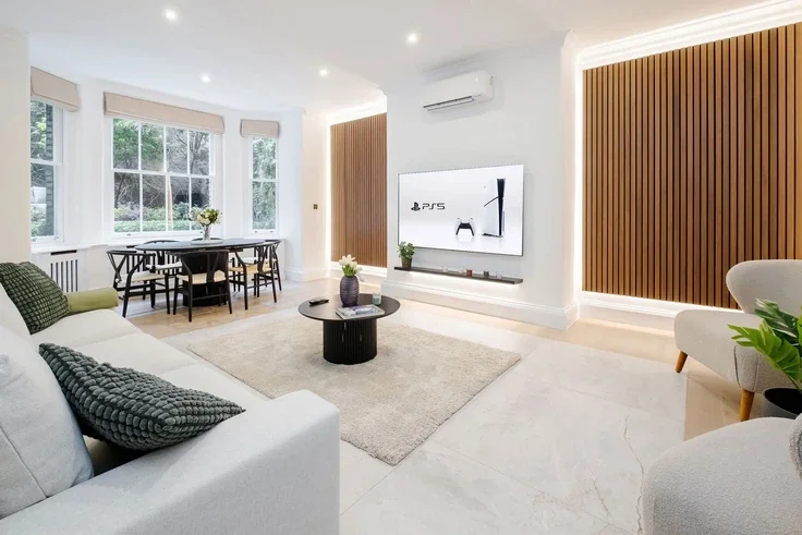 Flat Roland Gardens in Greater London