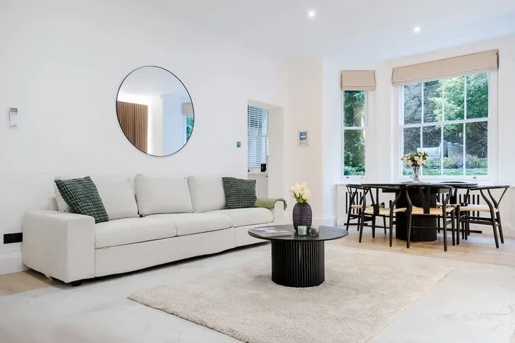 Flat Roland Gardens in Greater London