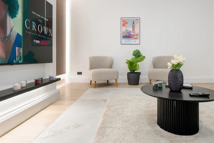 Flat Roland Gardens in Greater London