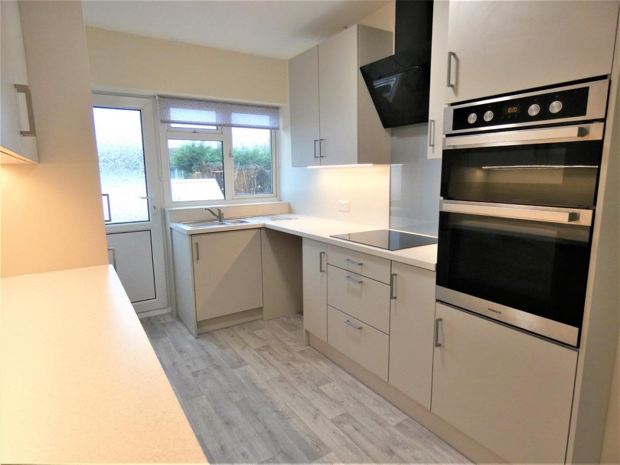 Flat Albert Road in Arun