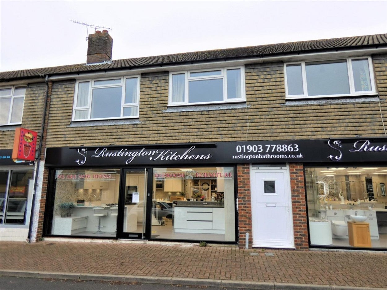 Flat Albert Road in Arun