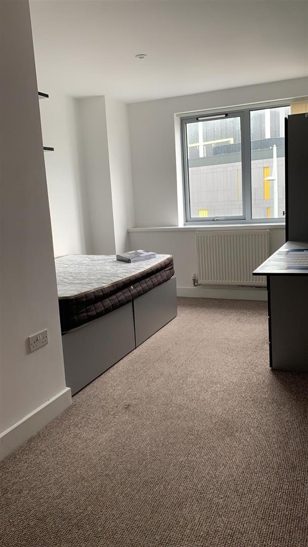 Flat Kinterbury Street in Plymouth