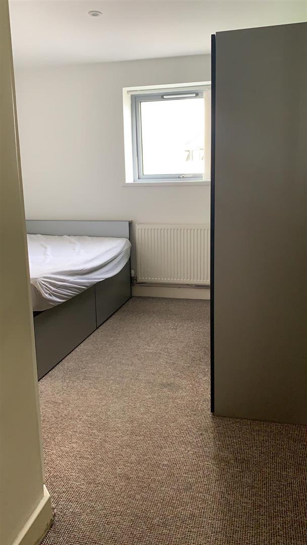 Flat Kinterbury Street in Plymouth