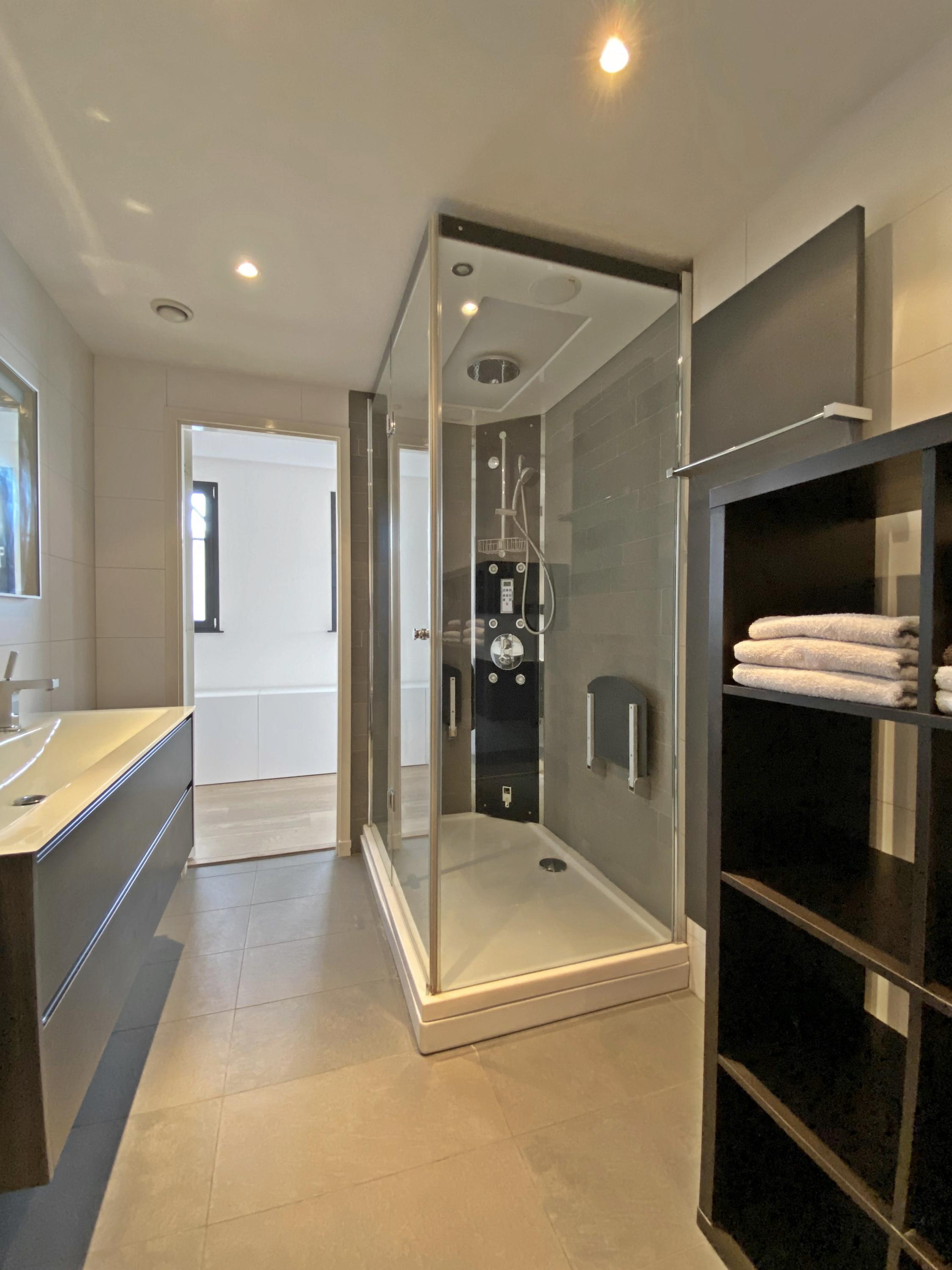 Appartement te huur: Max Euweplein 18, Haarlem