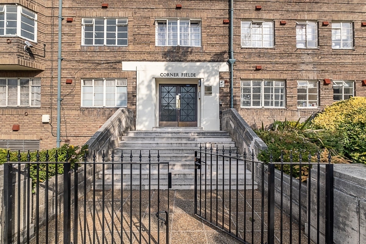 Flat Wavertree Road in Greater London