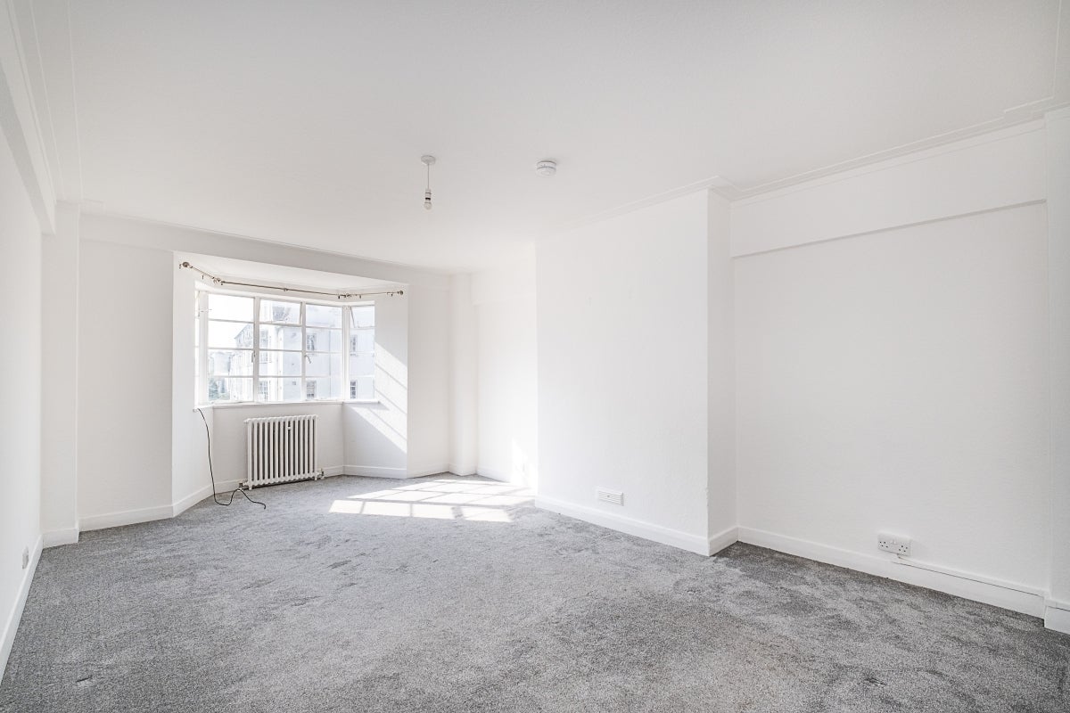 Flat Wavertree Road in Greater London