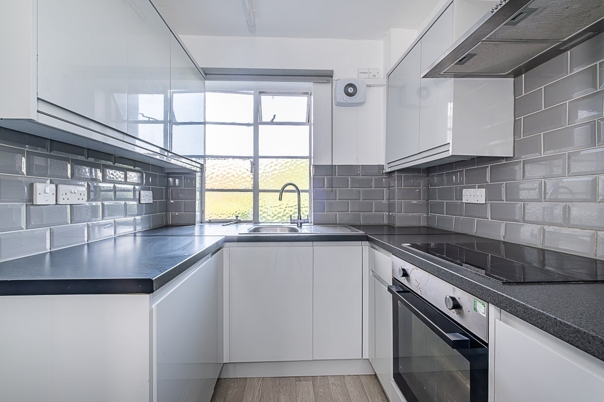 Flat Wavertree Road in Greater London