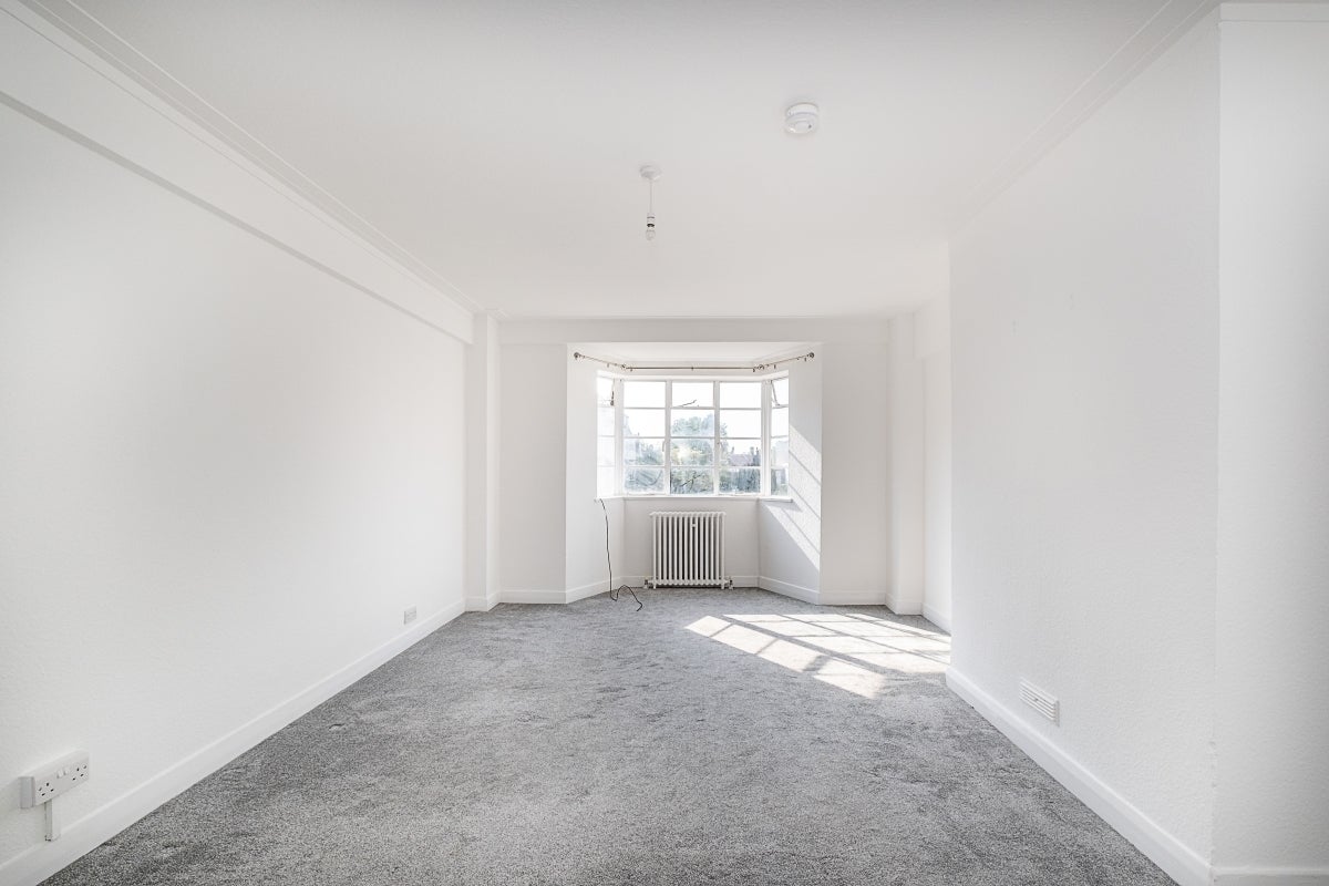Flat Wavertree Road in Greater London