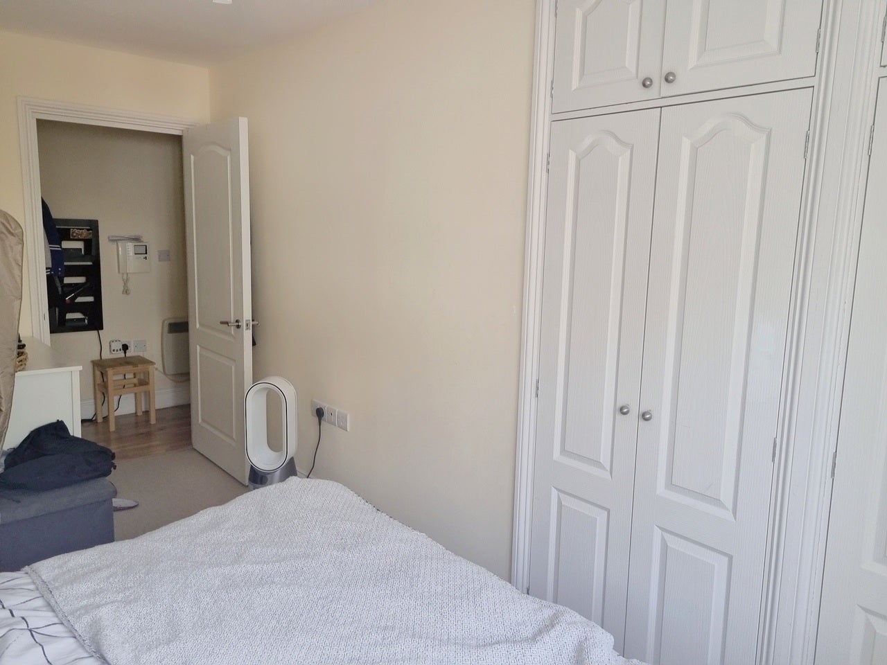 Room Westport Street in Greater London