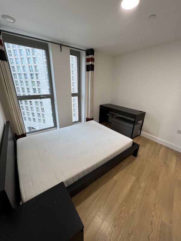 Room Cornmill Lane in Greater London