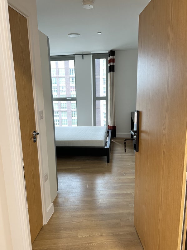 Room Cornmill Lane in Greater London
