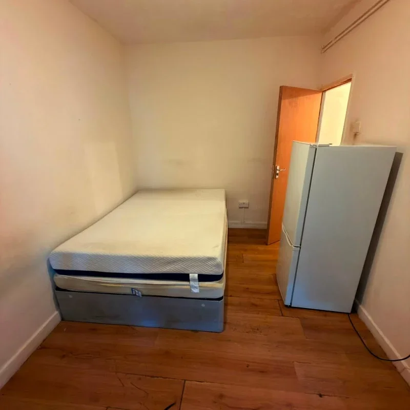 Room Loughborough Road in Greater London