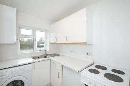 Flat Churchill Avenue in Aylesbury