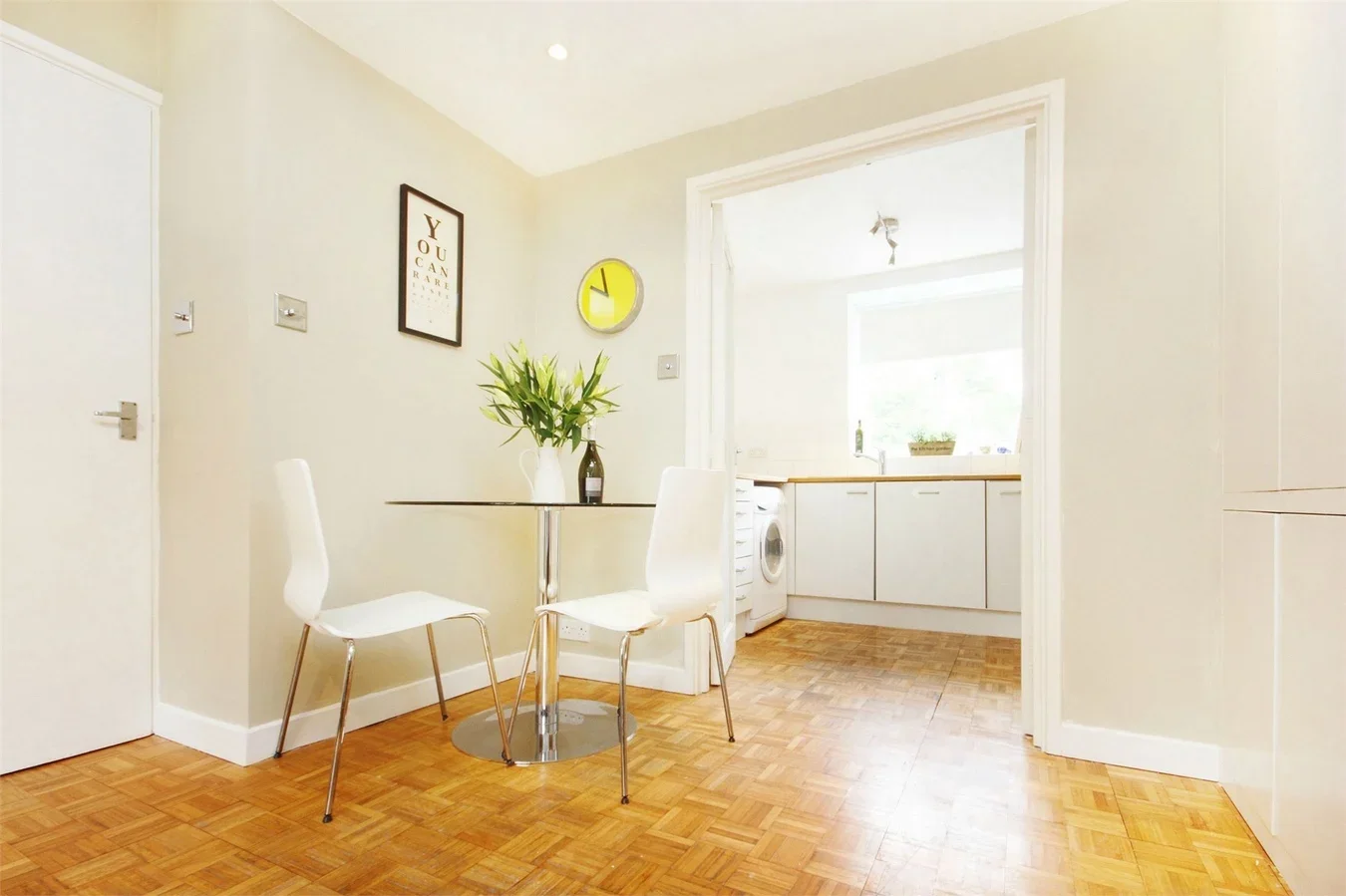 Flat Oak Way in Greater London