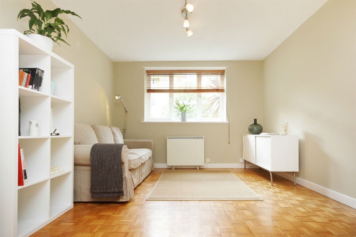 Flat Oak Way in Greater London