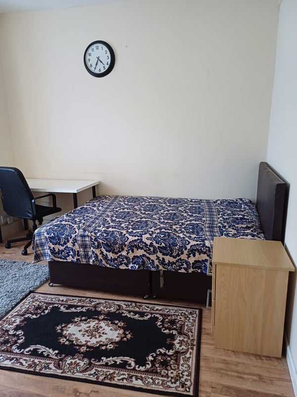 Flat South Esk Road in London