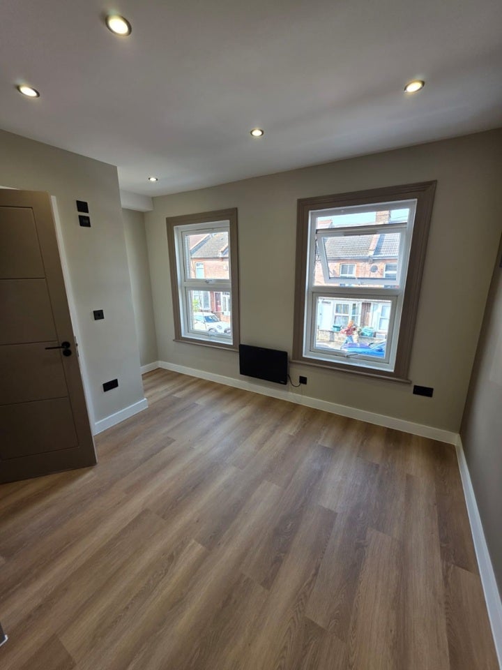 Room Cromer Road in Watford