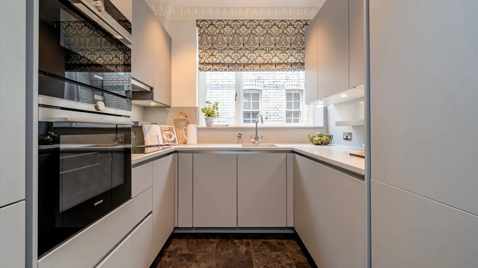 Flat Balfour Place in City of Westminster
