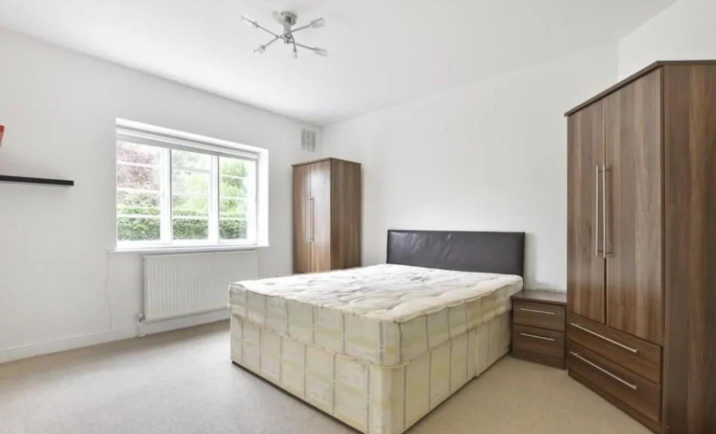 Flat Denison Close in Greater London