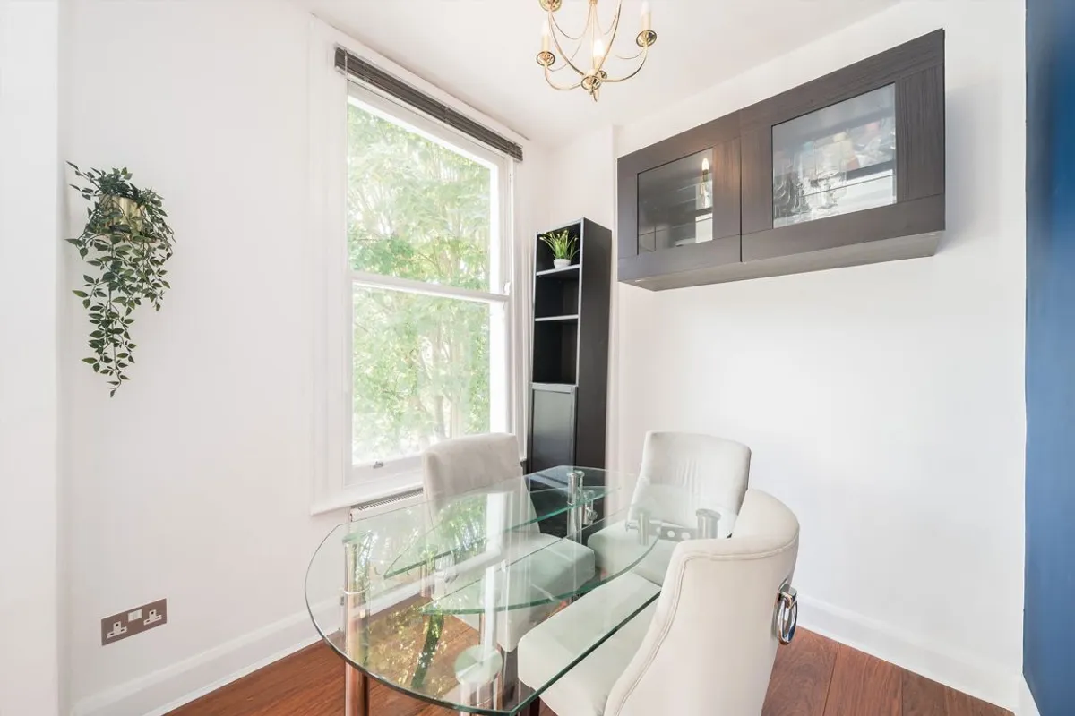 Flat Windsor Road in Greater London