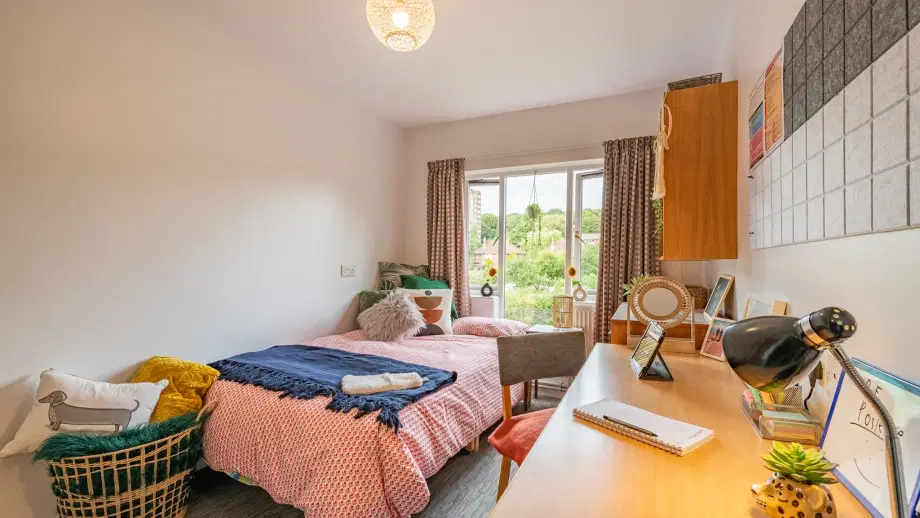 Room Kirkstall Lane in Leeds