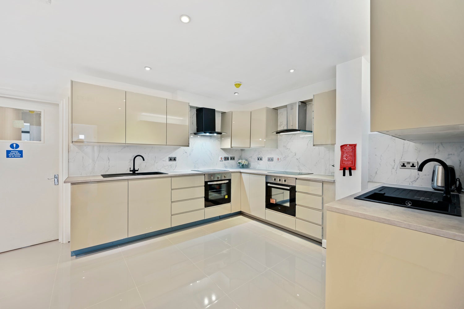 Room Station Road in Greater London