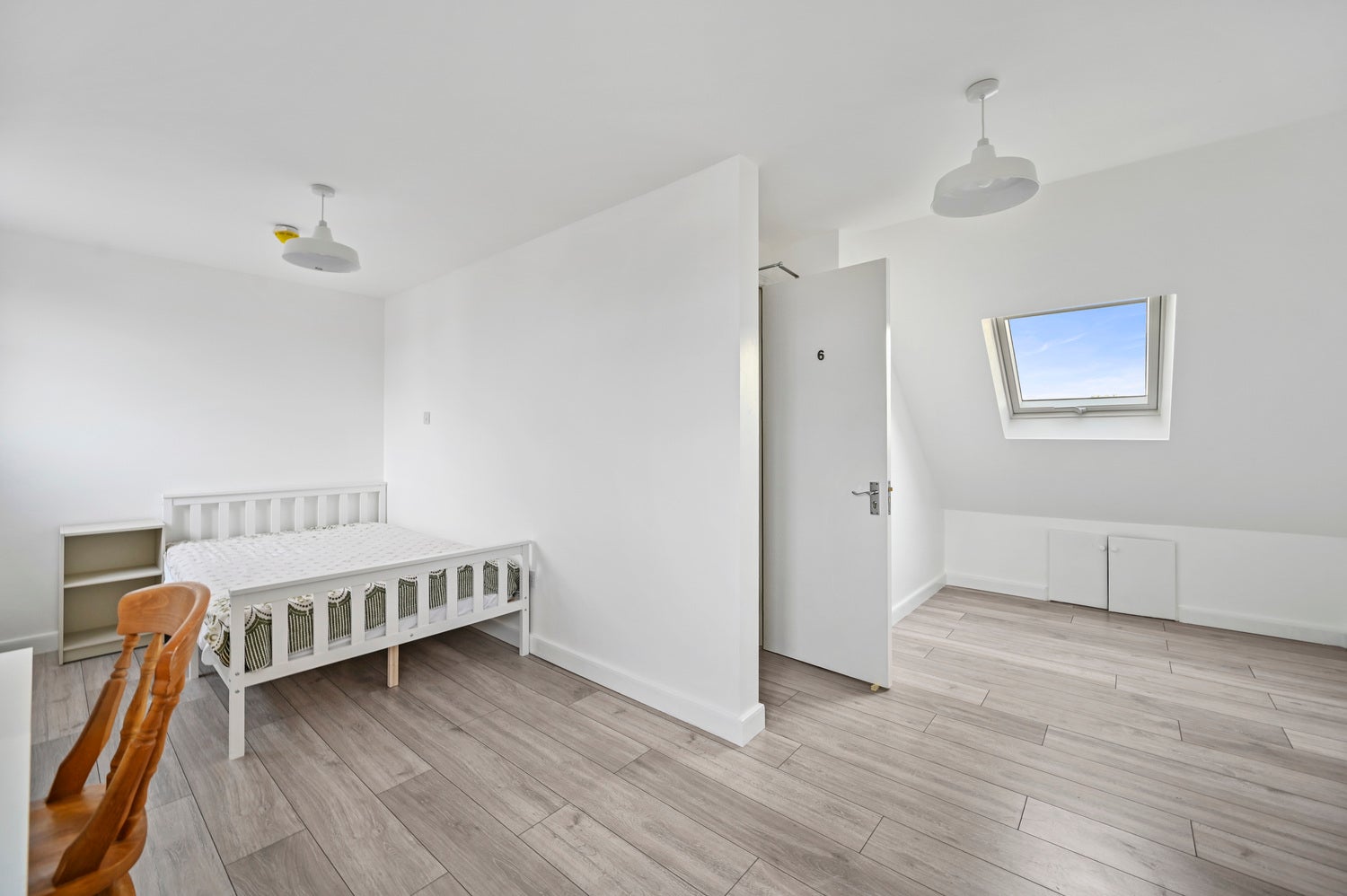 Room Station Road in Greater London