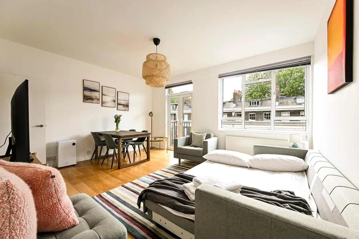 Flat Endsleigh Street in Greater London