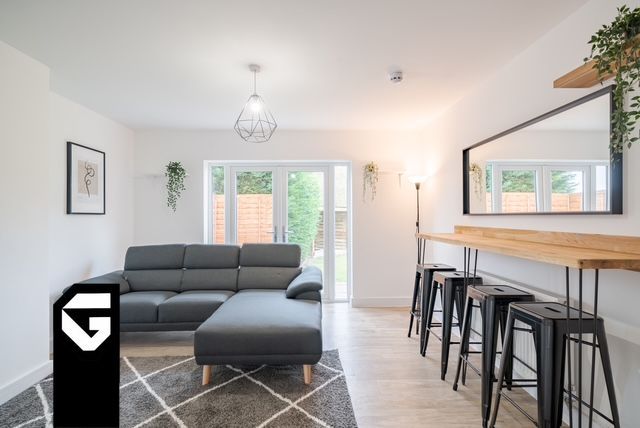 Room Roycroft Road in Filton