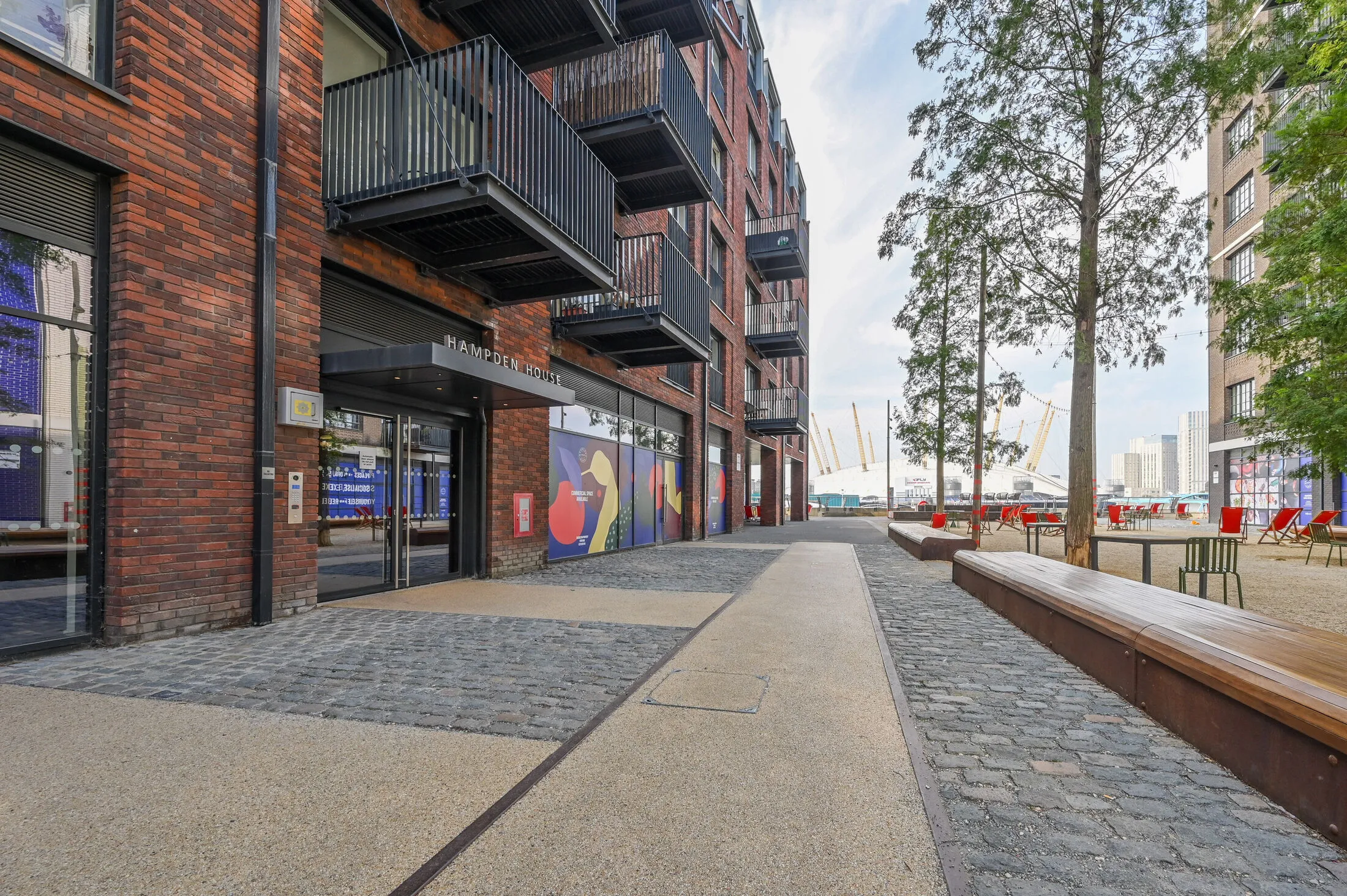 Flat City Island Way in Greater London