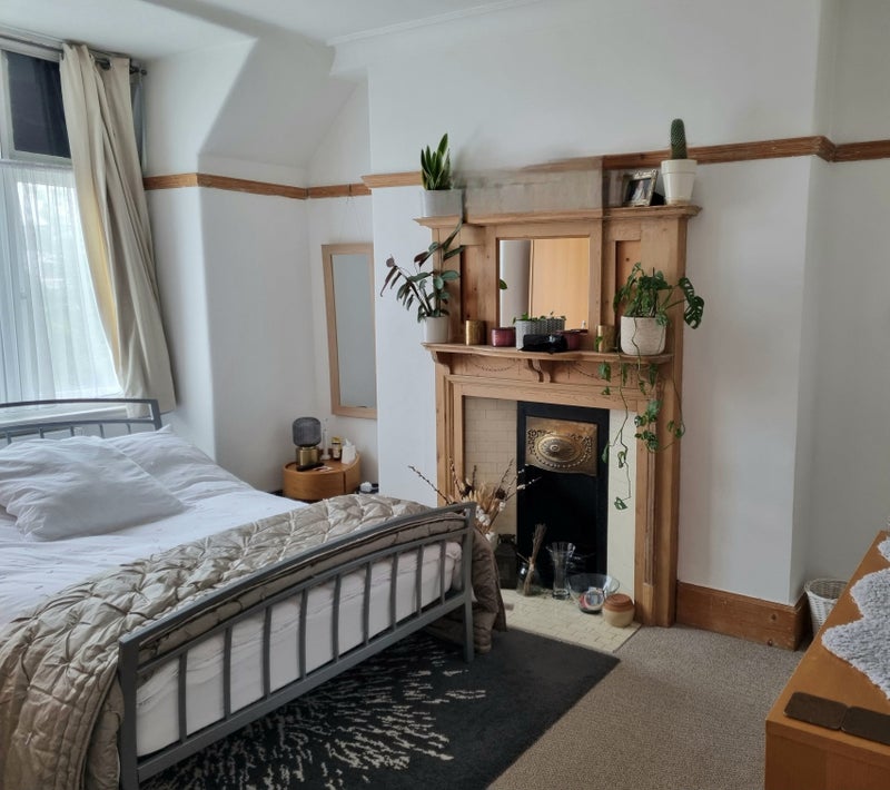 Flat Hendon Lane in Greater London