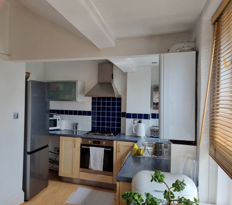 Flat Hendon Lane in Greater London