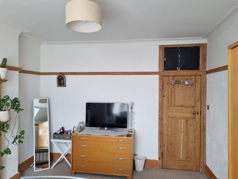 Flat Hendon Lane in Greater London