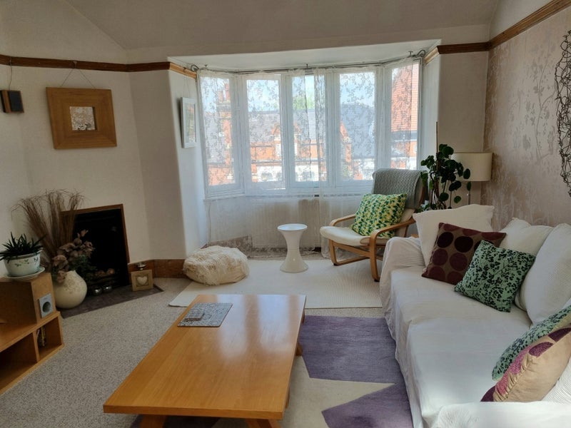 Flat Hendon Lane in Greater London