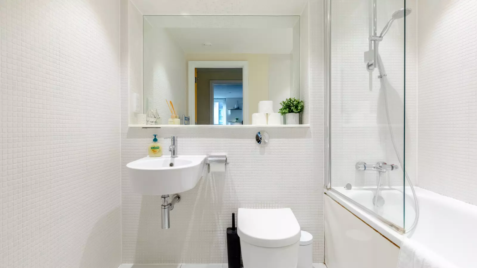 Flat Downham Road in Greater London