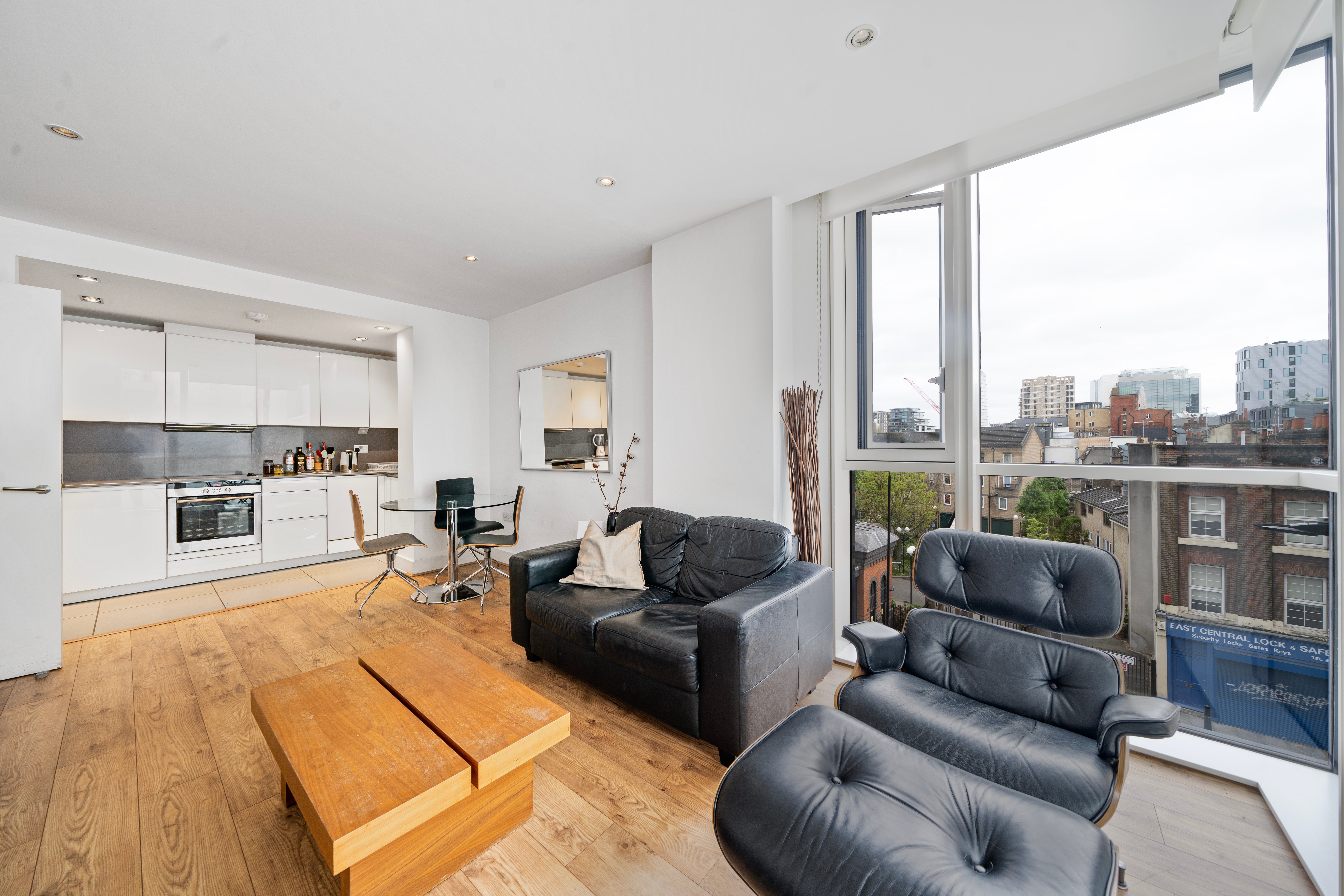 Flat Bridle Mews in Greater London